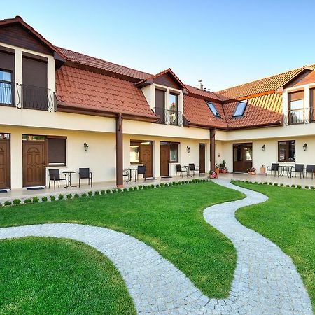 Bed and Breakfast Petreny Borpanzio Egerszalók Exterior foto