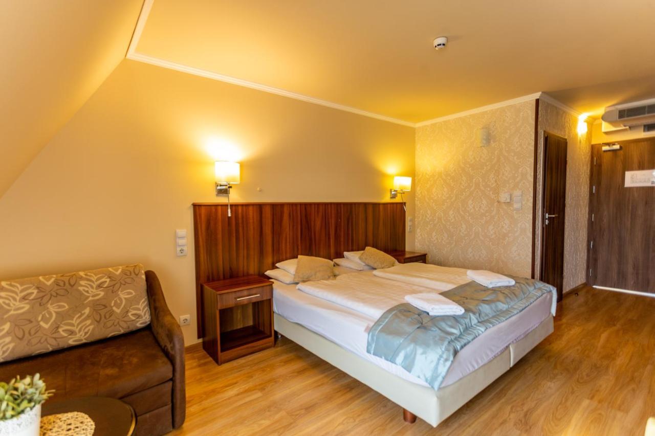 Bed and Breakfast Petreny Borpanzio Egerszalók Exterior foto