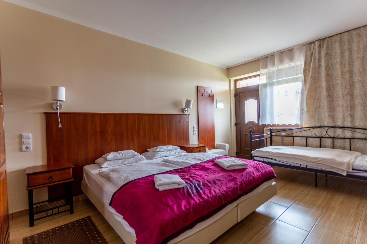 Bed and Breakfast Petreny Borpanzio Egerszalók Exterior foto